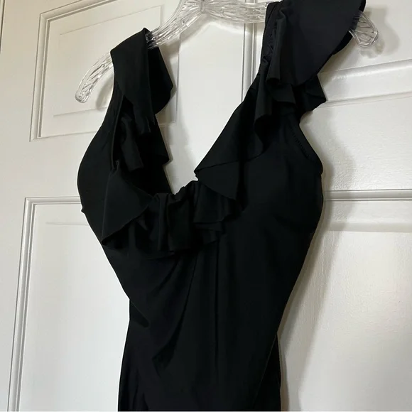 J.Crew Women’s Size 8 One Piece Bathing Suit Black‎ Ruffle Built in Bra Resort - Picture 2 of 11